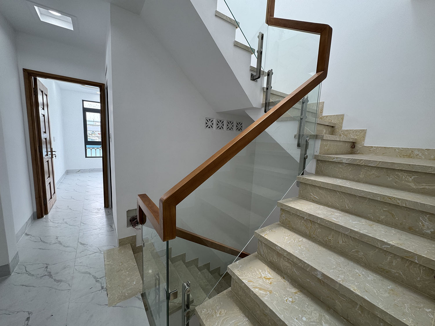 Nhà phố 3 lầu, mới 100% xe hơi đổ cách nhà 10m khu VIP Nguyễn Văn Đậu - Gần Phan Đăng Lưu